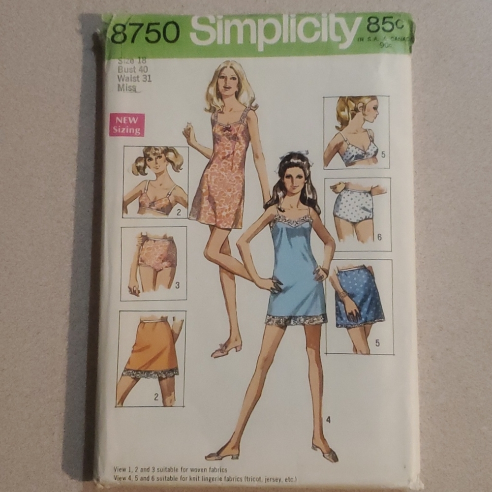 Vintage 1970 woman's Simplicity pattern